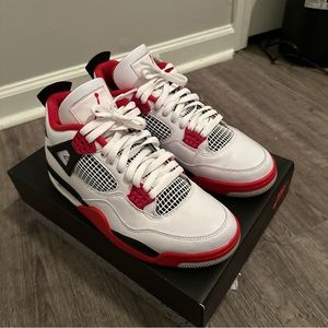 Air Jordan 4 ”Fire Red” Size 9
